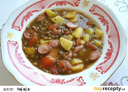 Čočková  polévka s párkem