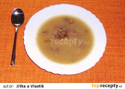Fazolová polévka s uzeným masem