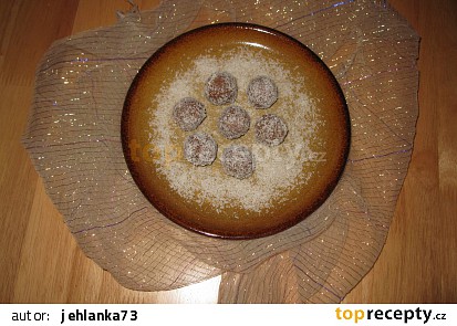 Nepečené kuličky ze salka obalované v kokosu