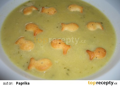 Květákovo-brokolicová polévka s rybičkama