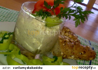 Tvarůžková  lahodná pěna k pivku  na dva způsoby