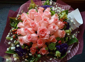 kytice_s_ruzemi_ruzovymi.jpg
