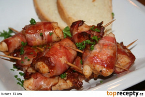 rychle-pohosteni-–-kureci-kousky-zapecene-ve-slanine-35297.jpg