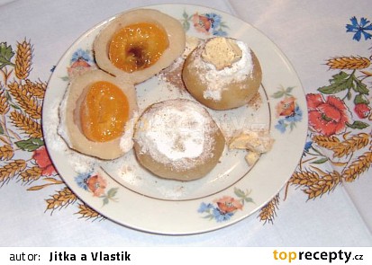 Ovocné knedlíky z pařeného těsta