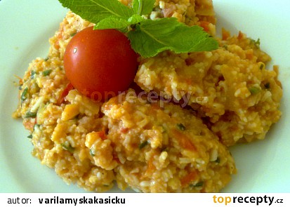 Rýže  v rajčatové omáčce se zeleninou,  uzeným masem  a mátou