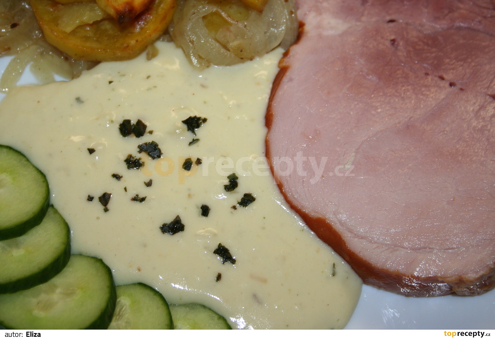 Uzená kýta s česnekovou omáčkou recept TopRecepty.cz