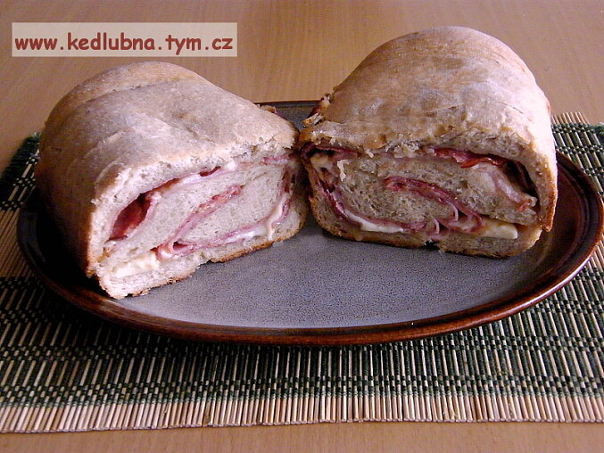 Plněný chléb se sýrem