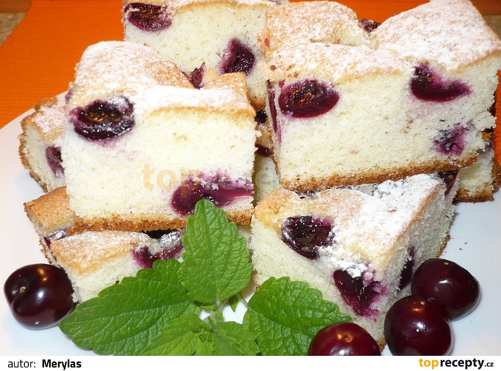 bublanina-nad-chan-s-jak-mkoli-ovocem-recept-toprecepty-cz