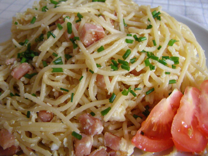 Špagety na slanině s česnekem