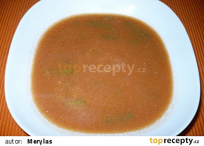 Fazolková polévka s rajčatovým protlakem