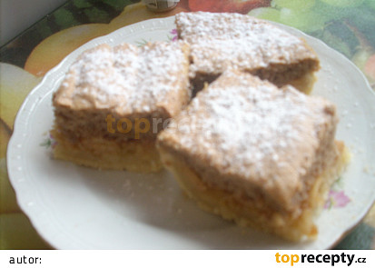 Jablkový koláč s ořechovým piškotem