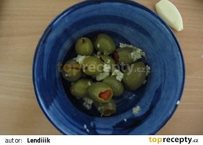 Česnekové olivy
