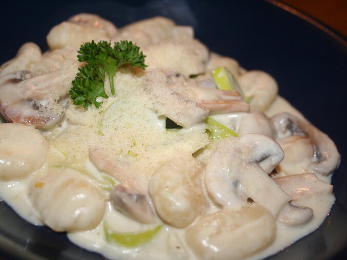 Smetanové gnocchi se žampiony a pórkem