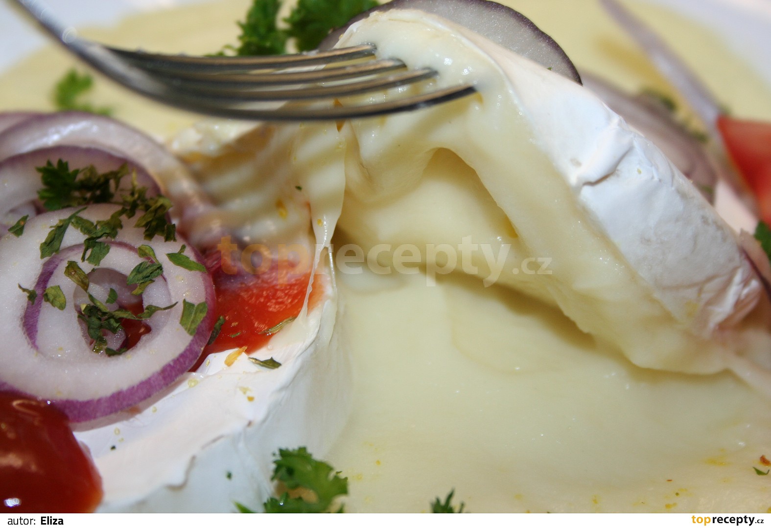 Hermelín v mikrovlnce recept TopRecepty.cz