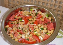 Salát z cizrny a hummus