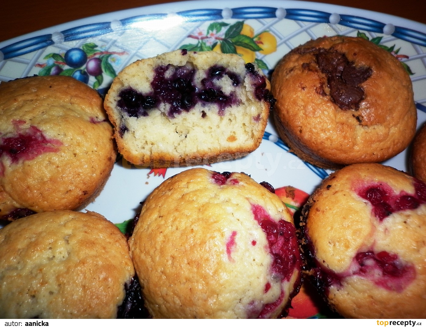 Vláčné jogurtové muffiny s náplní recept TopRecepty.cz