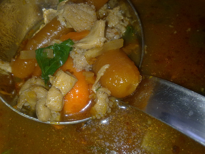 Dršťková polévka - dnes s baby mrkvičkou, kousky masa a rajčátkama