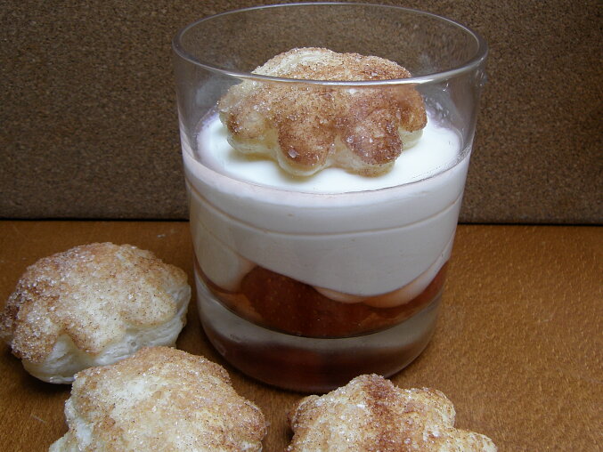 Mascarpone krém se skořicovými kytičkami