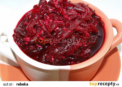 Salát z červené řepy