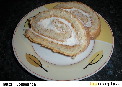 Skořicová roláda s tvarohobanánovou náplní