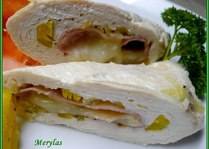 Dietní kuřecí rolka se šunkou, pórkem a tvarůžkem
