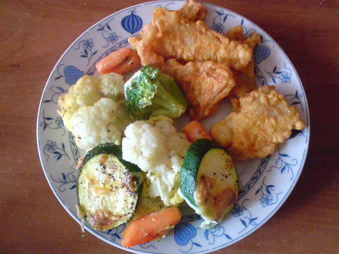 Pikantní rybí kousky se zapečenou zeleninou