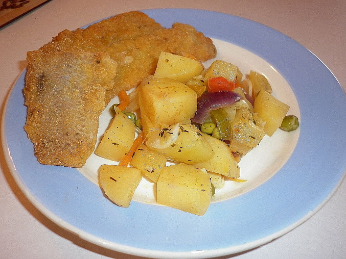 Jamajská escovitch fish s pikantní zeleninou