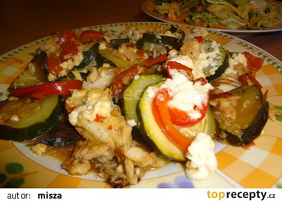 Tilapie na zelenině s balkánským sýrem