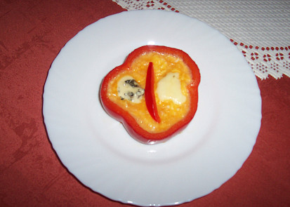 vlevo je kostička Nivy, vpravo kostička Eidamu vlevo je kostička Nivy, vpravo kostička Eidamu