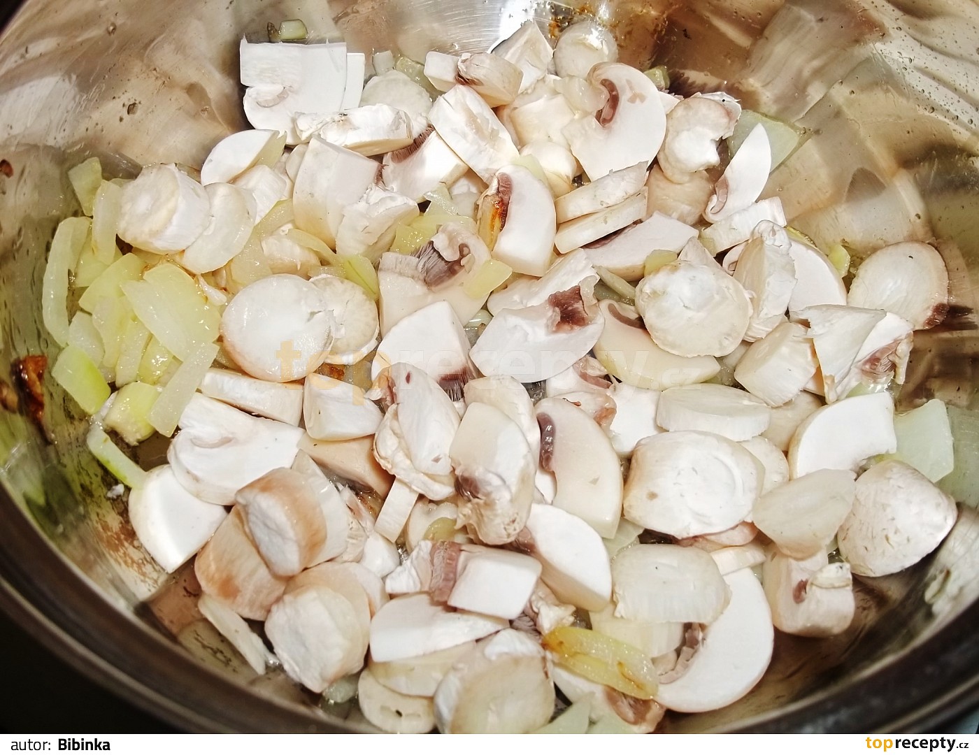 Chutná žampionová omáčka recept TopRecepty.cz