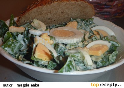 Salát z čerstvého špenátu s vejci