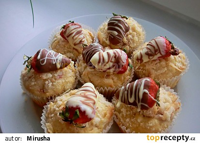 Jahodové muffiny s kokosovou drobenkou