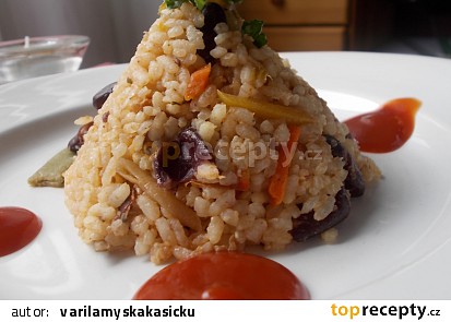 Barevná zeleninová rýže  ( zelenina,  co nás napadne.... ) s   červenými  fazolemi