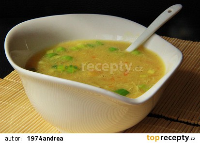 Asijská kuřecí polévka s kukuřicí