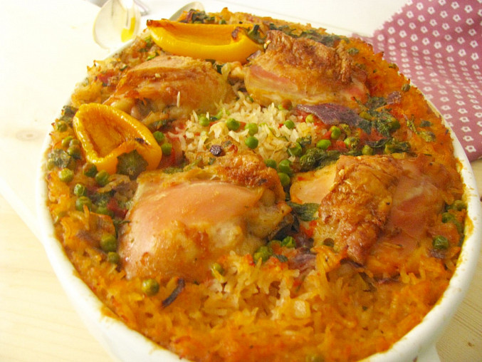 Pilaf s kuřecím masem uvařeným v polévce