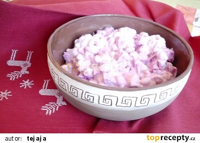 Sójový salát s červenou řepou  a česnekovým dressingem