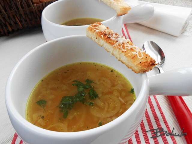 Jak se dělá cibulová polévka?