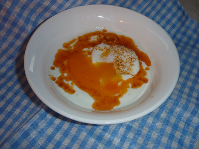 Cilbir - turecké ztracené vejce v jogurtu