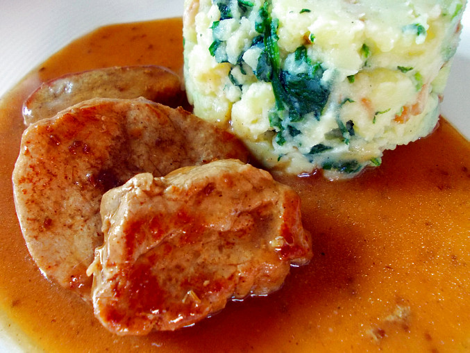 Jak udělat šťávu k uzenému masu?