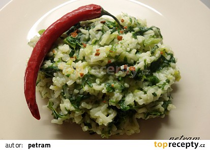 Špenátovo-pórková rýže s indickým kořením