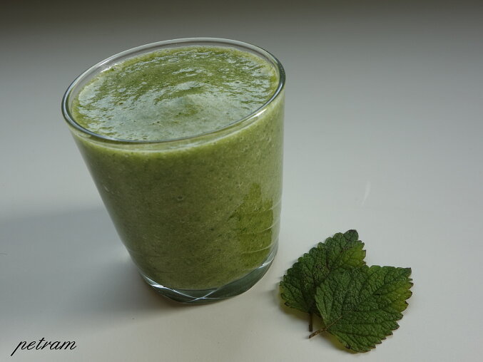 Zelené smoothie s meduňkou