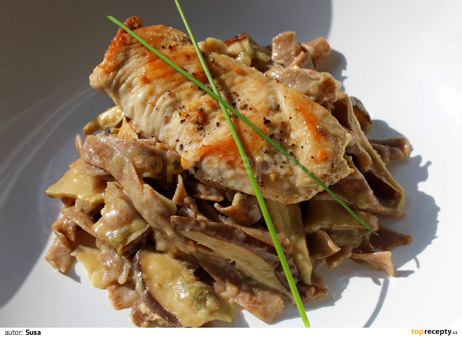 Kuřecí prsa s houbami shiitake a smetanovou omáčkou recept TopRecepty.cz