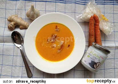 Rychlá mrkvová polévka s domácím kokosovým mlékem