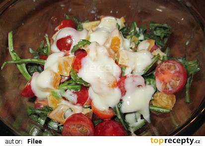 Salát rukola s cherry rajčátky a pomerančem