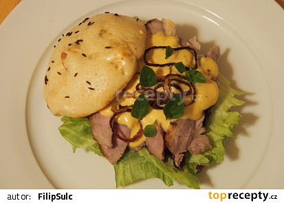 Hamburger vepřo knedlo zelo