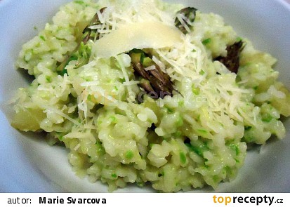 Krémové risotto s chřestovým pestem.