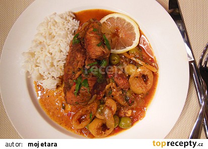 Marocké kuře s harissou, olivami a citronem