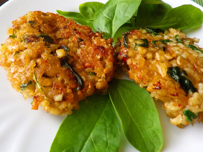 Bulgurové placky s lilkem (kibbeh)