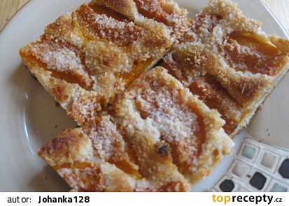 Bezlepkový ovocný koláč ze zakysané smetany