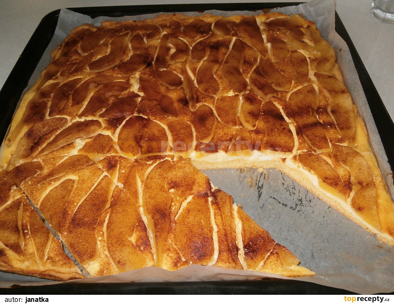 Hruškový koláč s tvarohem recept - TopRecepty.cz